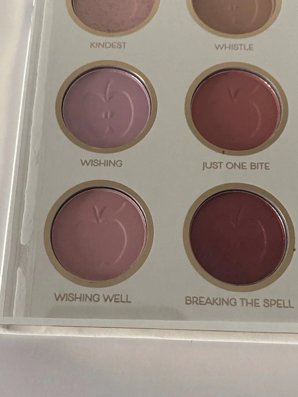 Taste Beauty Disney Snow White Eyeshadow Palette 9 Shades With Mirror NEW